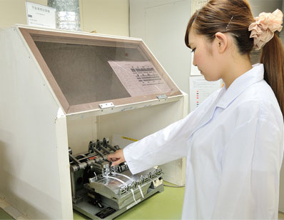 Gakushin-type rubbing tester